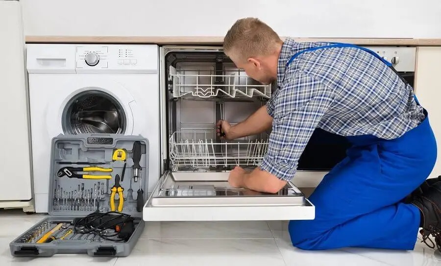 Bala Viessmann servisi teknisyen ekibi beyaz eşya tamiri yaparken